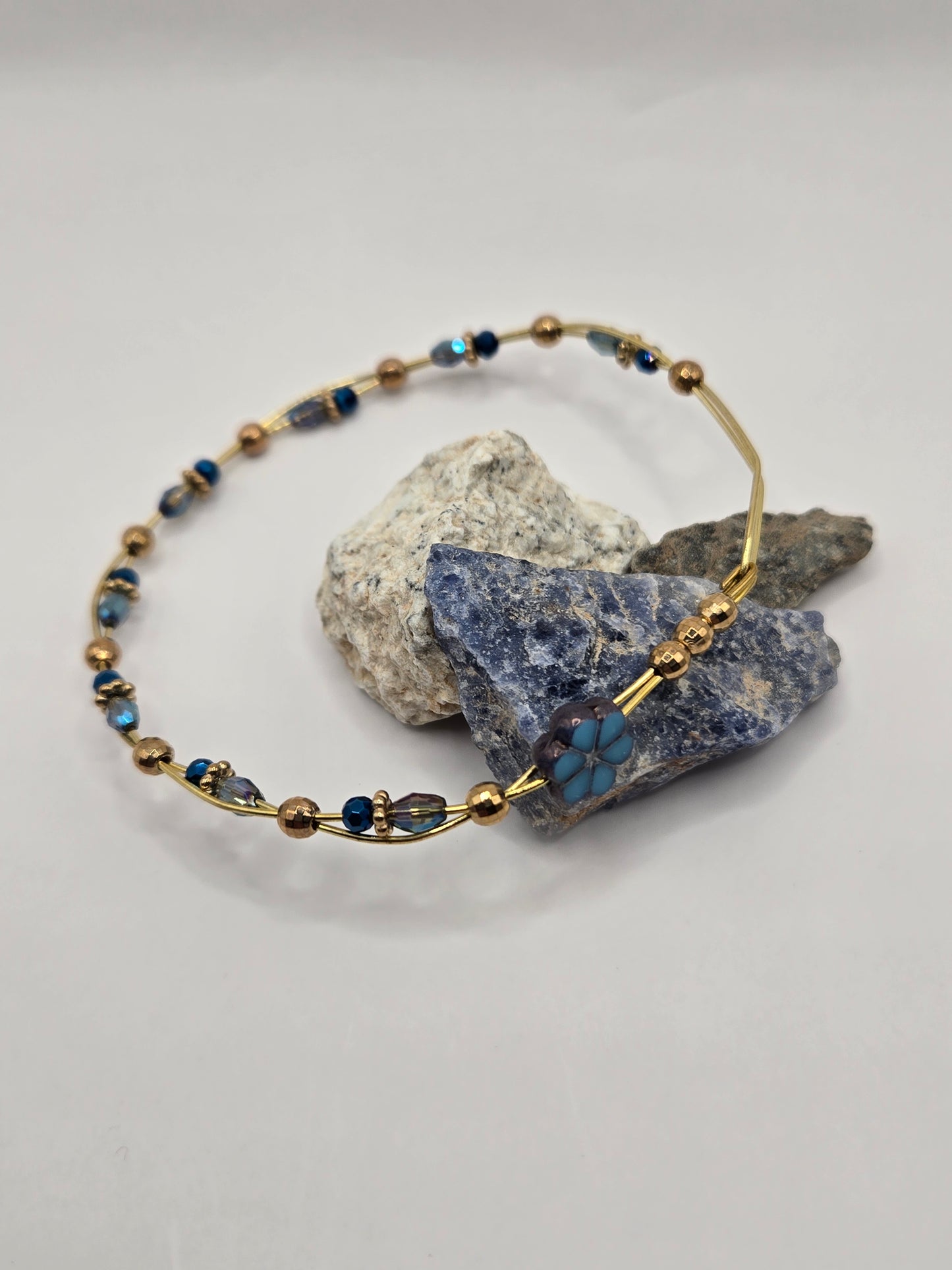 Twisted Brass wire bracelet with Blue faceted glass beads