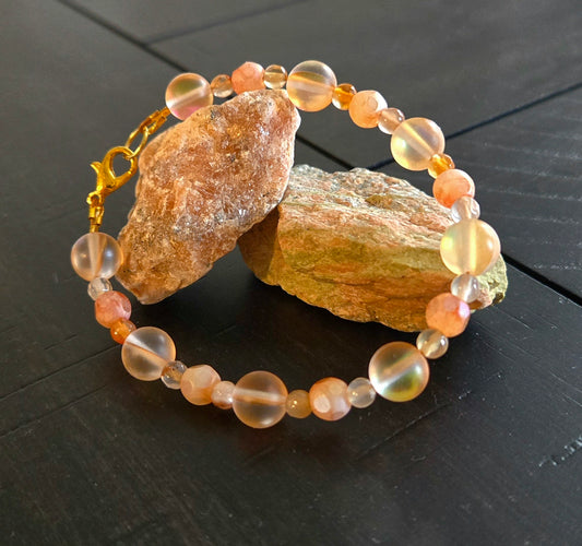 Peach moonstone glass beads bracelet