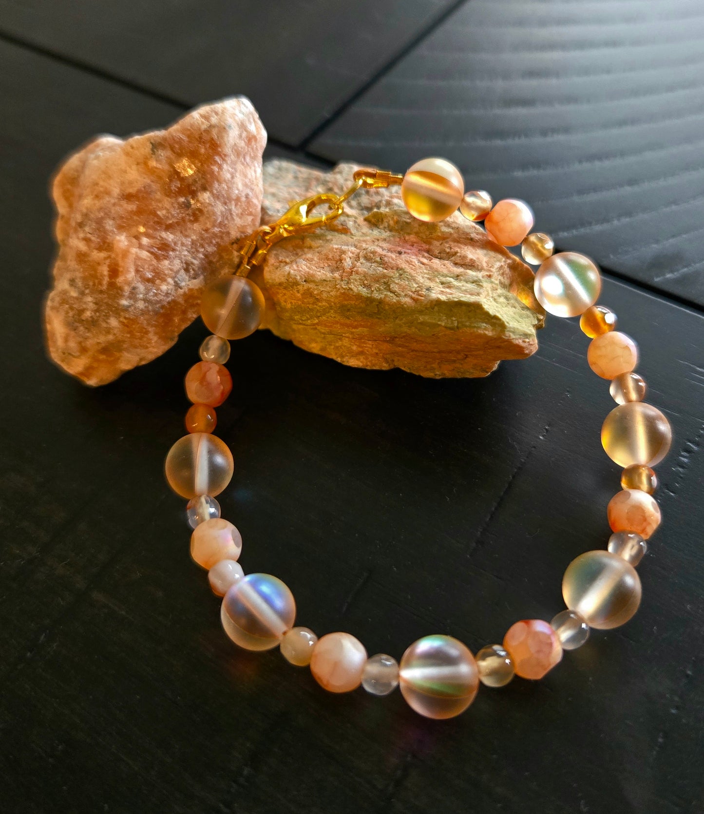 Peach moonstone glass beads bracelet