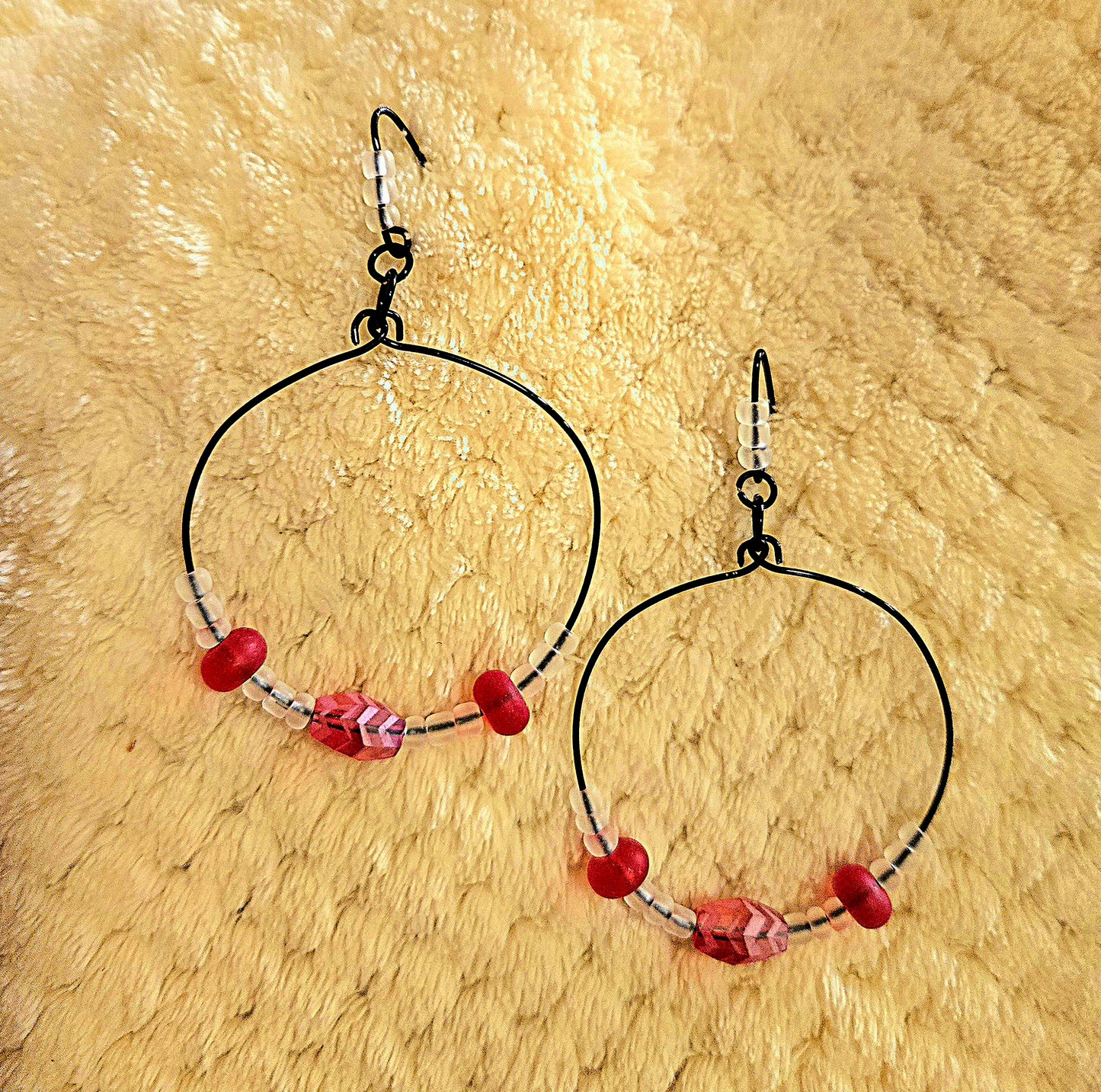 Red and clear glass beads hoop earrings