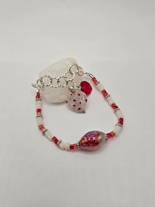 Lampwork glass red marbled bead stretch bracelet with red/white glass beads and glass heart charms