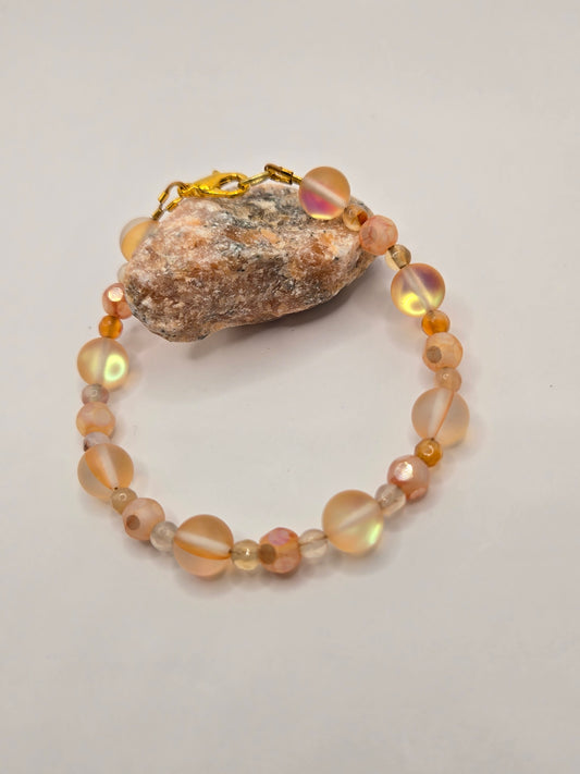 Peach moonstone glass beads bracelet